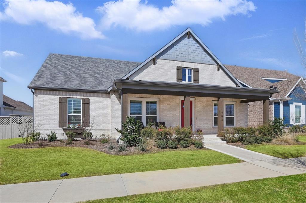 1208 S Pecan Parkway
