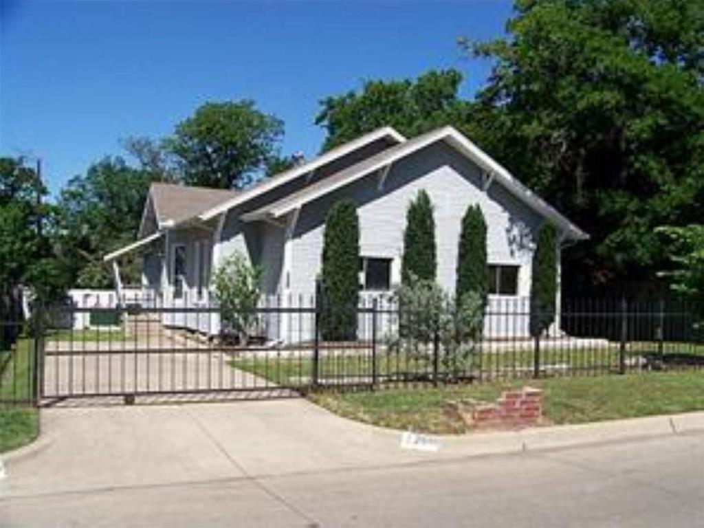 View Fort Worth, TX 76105 property