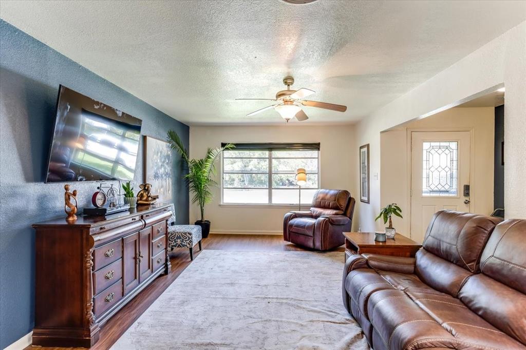 1210 Edinburg Lane
