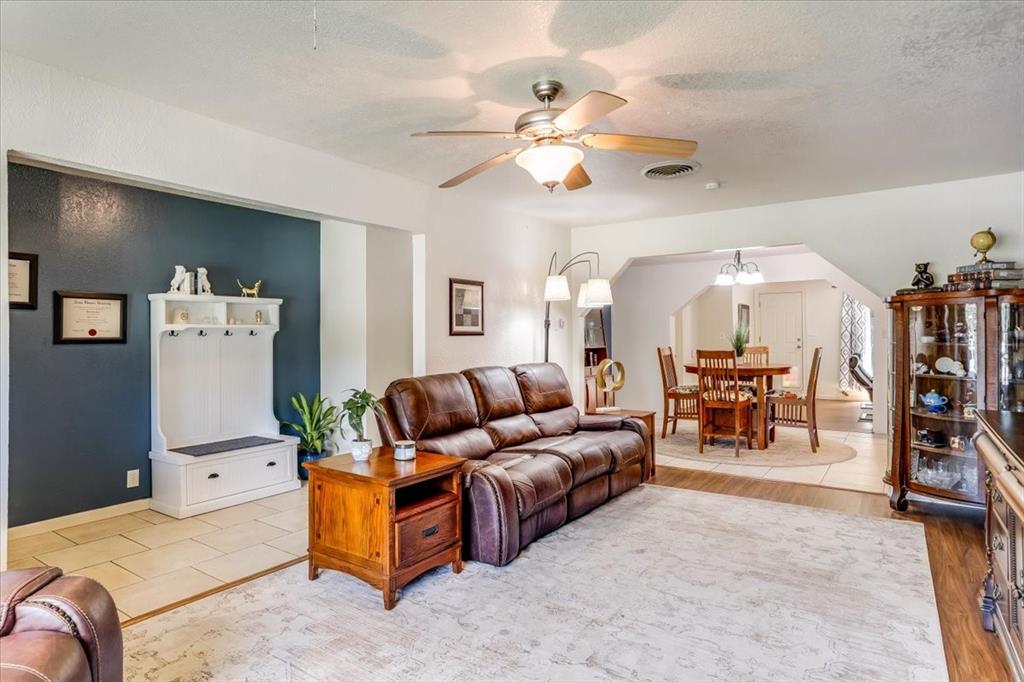 1210 Edinburg Lane