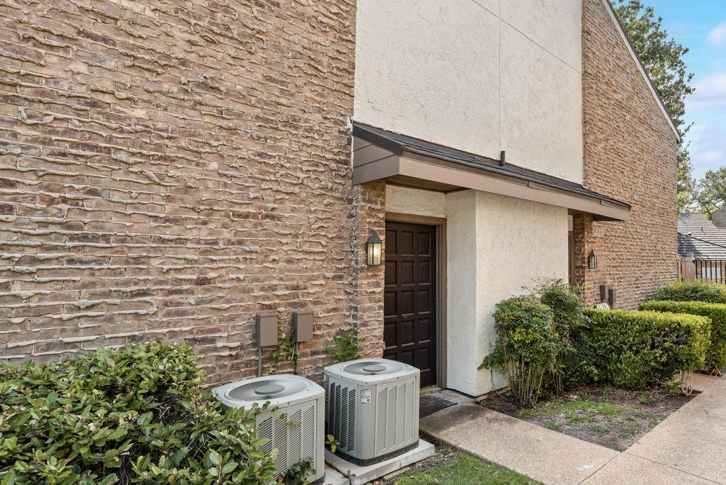 Richardson Crossing Condo - Residential