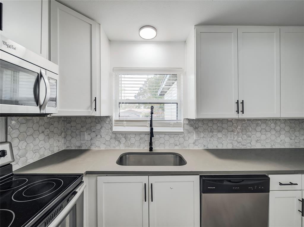 COUNTRY CLUB ESTATES 2 - Residential