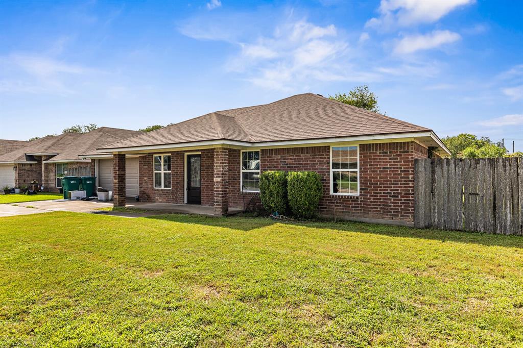 1005 Hooks Street