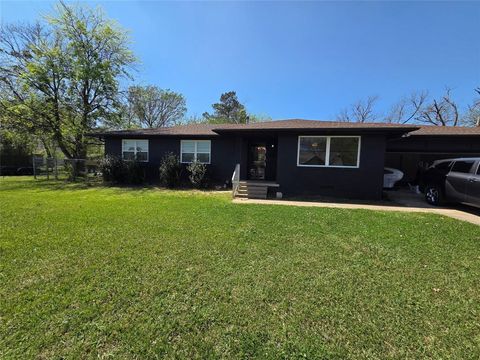 Photo of 501 White Street, Whitesboro, TX 76273 (MLS # 21224377)