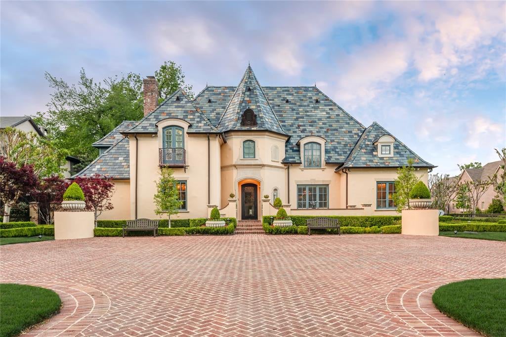 6347 Woodland Drive