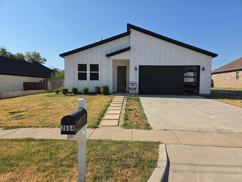 2604 Flora Lane