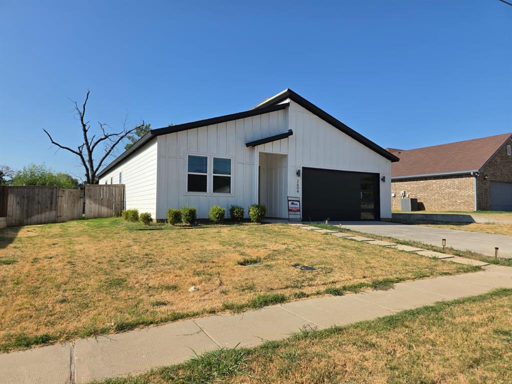 2604 Flora Lane