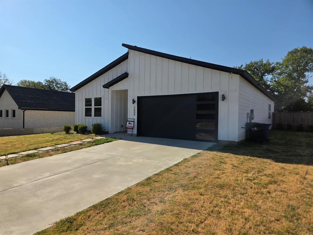 2604 Flora Lane
