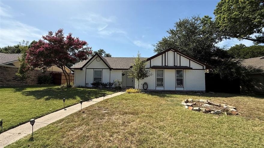 $800.00 credit toward the Move In cost
Charming 3-bedroom, 2-bath home in Coppell’s sought-after Woodridge Sec neighborhood! This spacious 1,614 sq ft single-story layout offers a warm and welcoming interior with bright natural light, ceiling fans, and neutral flooring throughout. The inviting living room features a fireplace and flows into a dining area ideal for entertaining. The kitchen comes equipped with essential appliances including a refrigerator, oven, microwave, dishwasher, and garbage disposal. Each of the bedrooms is generously sized, and the primary suite includes an en-suite bath with dual sinks. Enjoy outdoor living in the private, fenced-in backyard with a covered patio—perfect for relaxing or entertaining. A 2-car garage provides secure parking and additional storage. Located near top-rated schools, parks, shopping, and dining in the heart of Coppell.
$800.00 credit toward the Move In cost