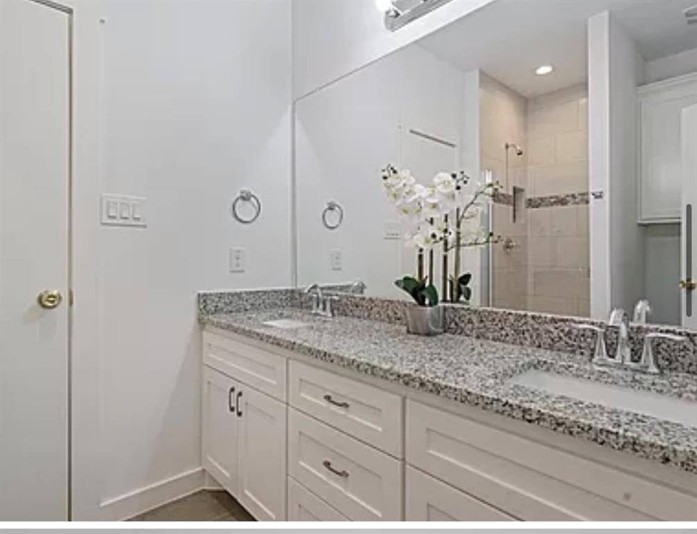 Las Palmas of Dallas - Residential Lease