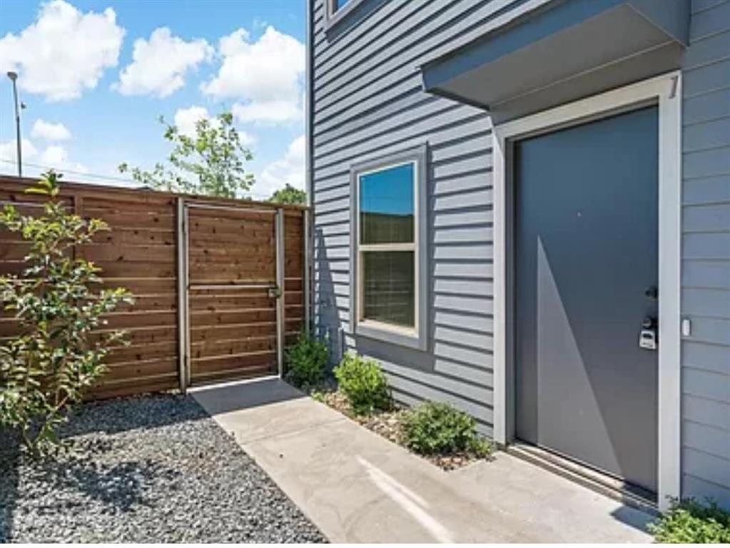 Las Palmas of Dallas - Residential Lease