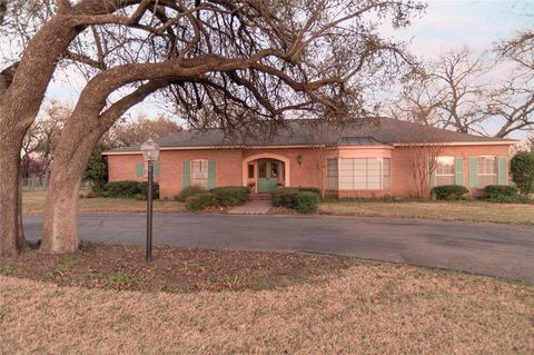 711 N Hurt Street Dublin TX 76446