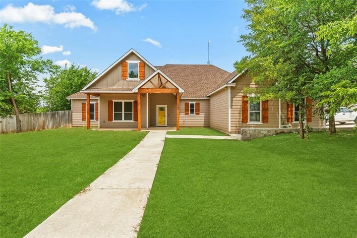 Photo 1 of 40 — 1754 Riverview Drive, Cleburne, TX 76033