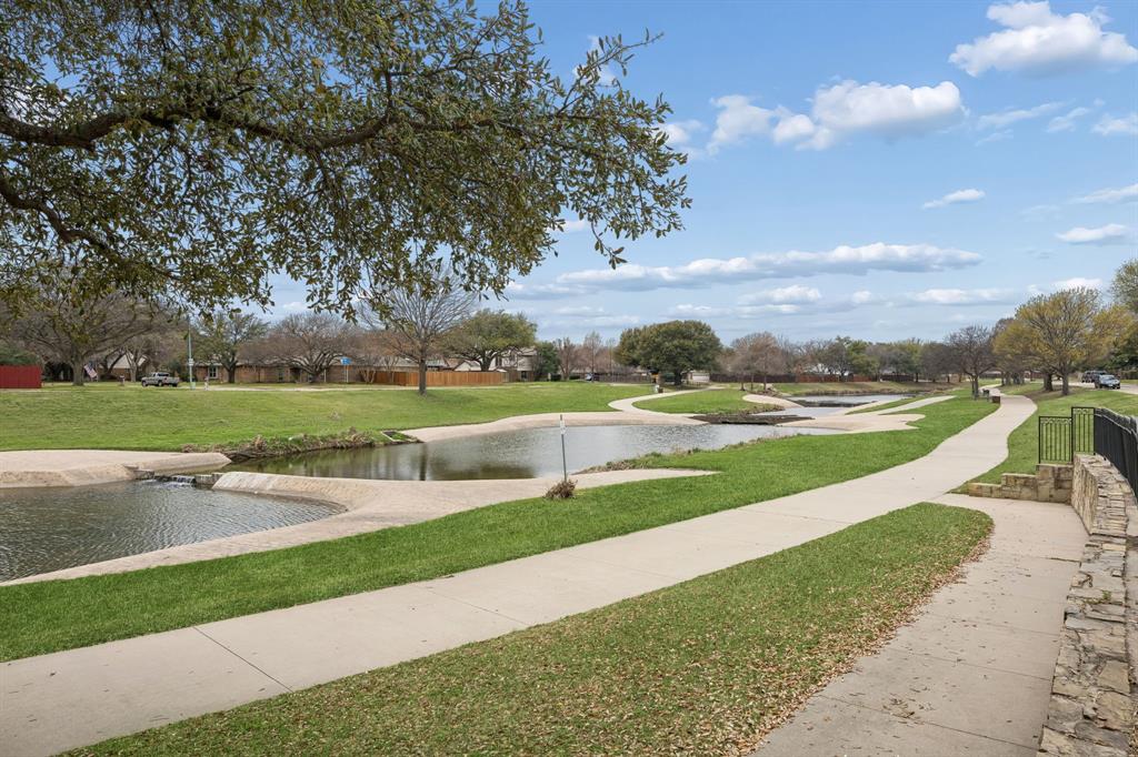 2104 Scarlet Oak Drive