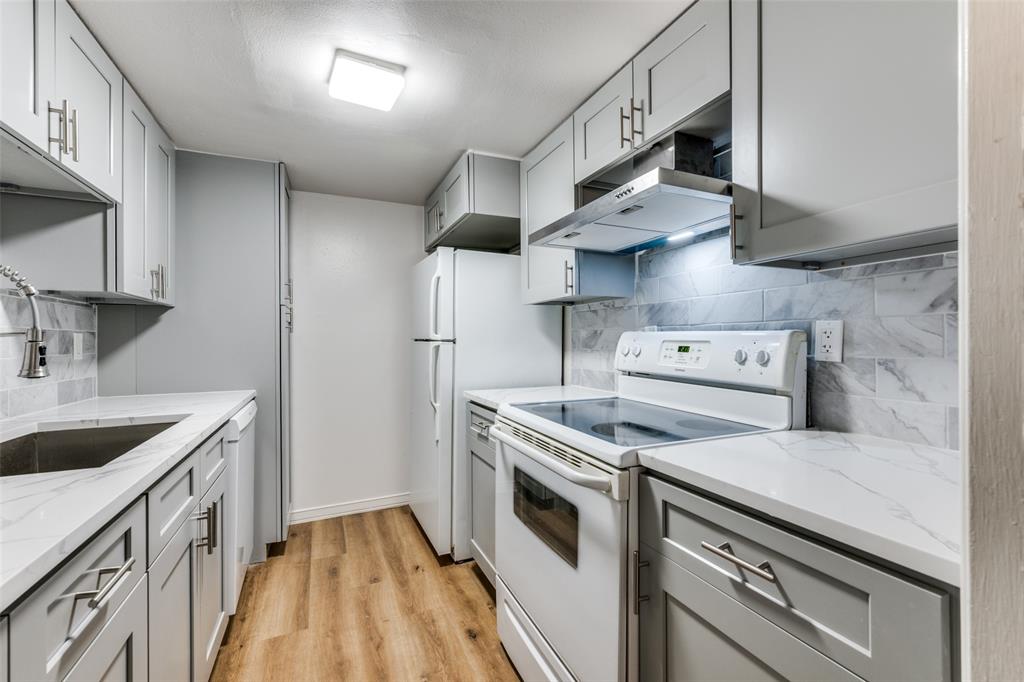 Castillian Condo The - Residential