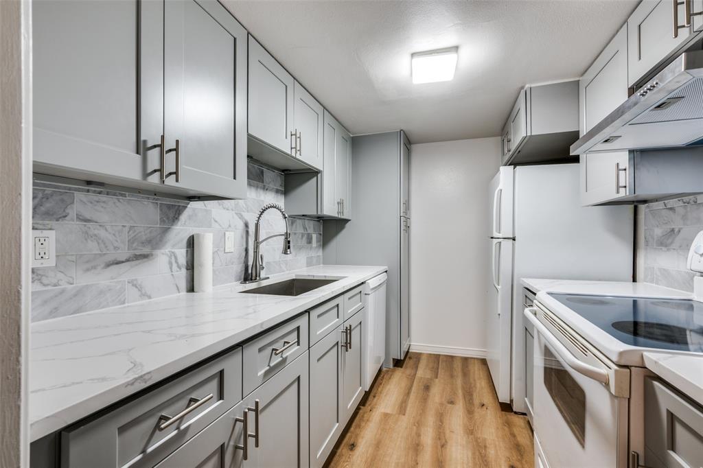 Castillian Condo The - Residential