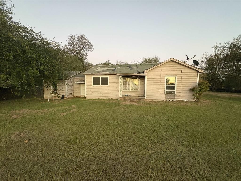 Photo of 318 Terry St. St, Pittsburg, TX 75686 (MLS # 21270946)
