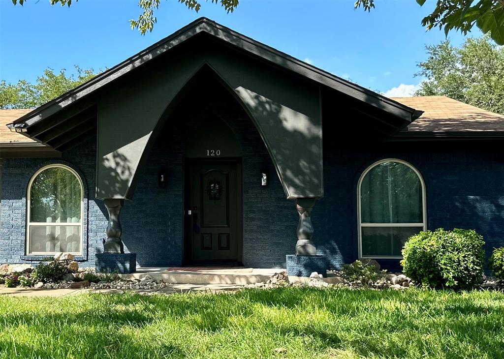 120 Lakeway Drive