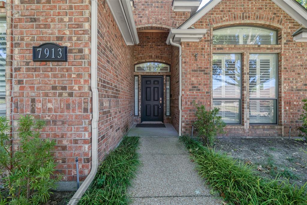 7913 Vista Ridge Drive S