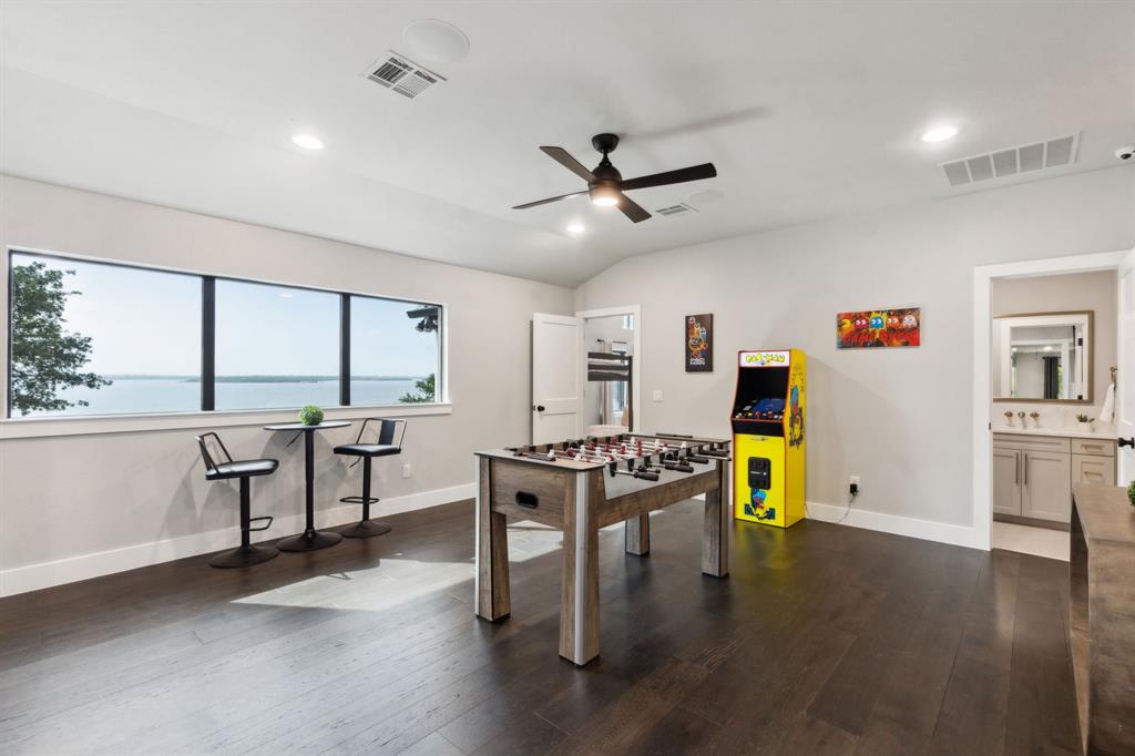 Emerald Sound At Lake Lewisvil - Residential