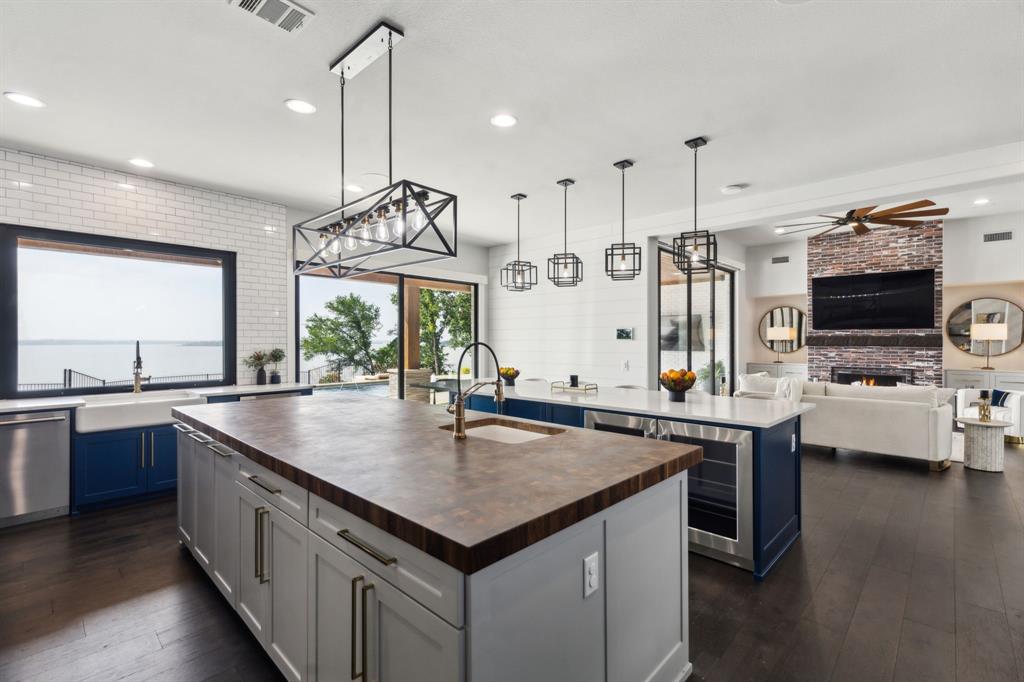 Emerald Sound At Lake Lewisvil - Residential