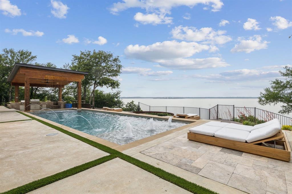 Emerald Sound At Lake Lewisvil - Residential