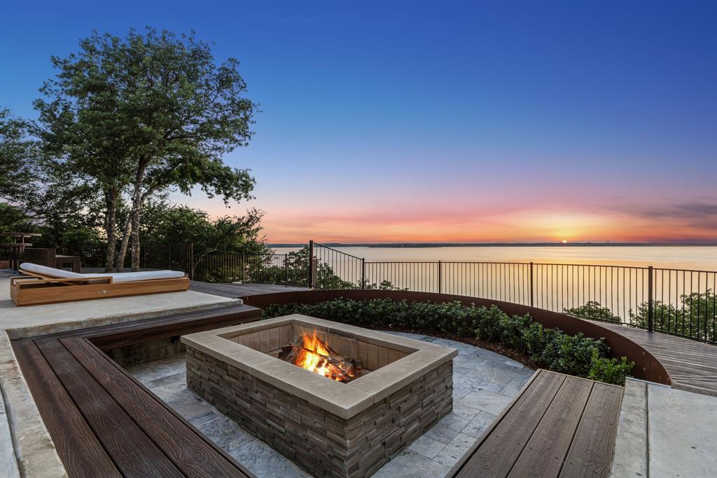 Emerald Sound At Lake Lewisvil - Residential