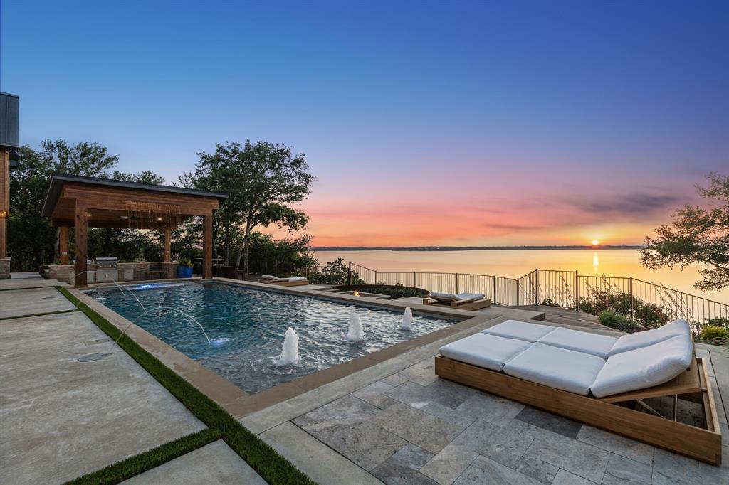 Emerald Sound At Lake Lewisvil - Residential