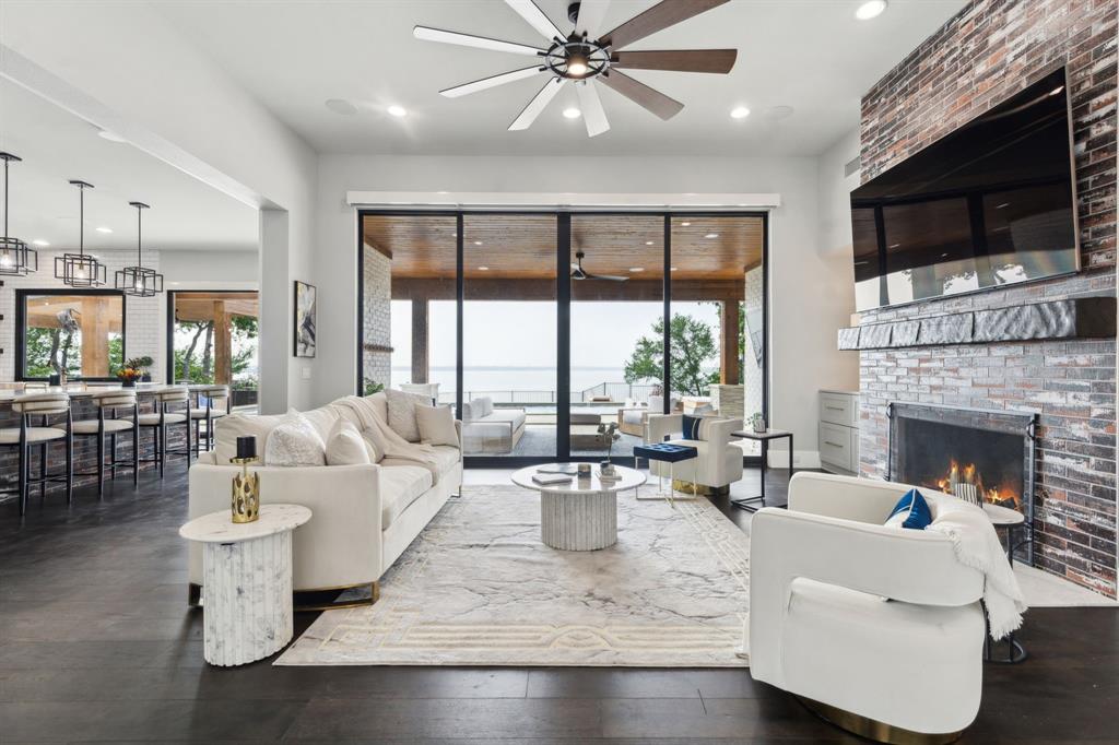 Emerald Sound At Lake Lewisvil - Residential