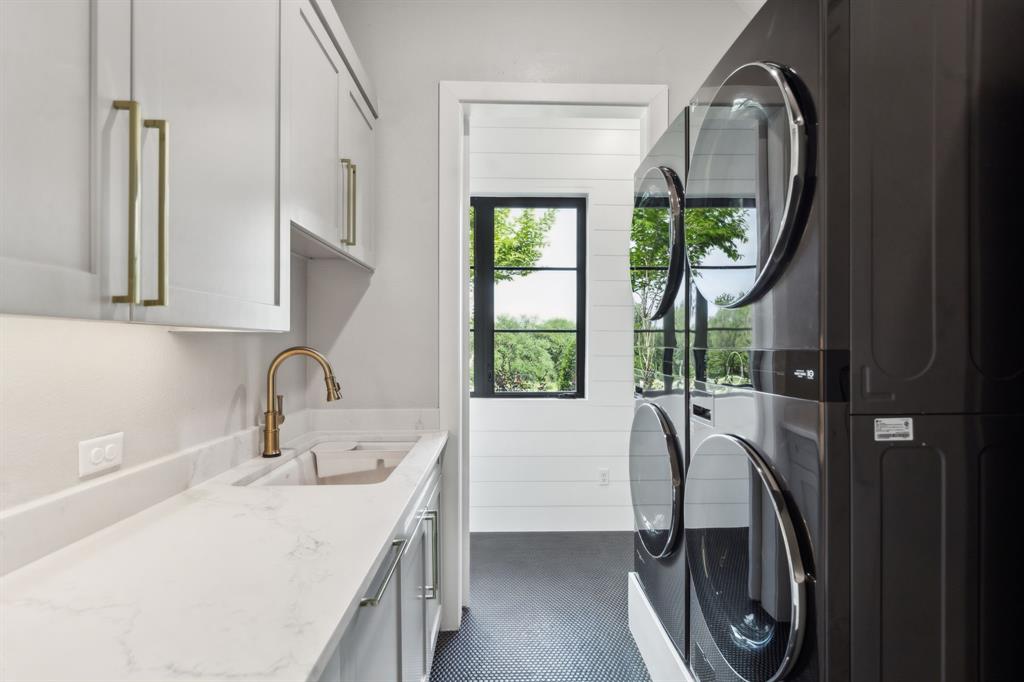 Emerald Sound At Lake Lewisvil - Residential