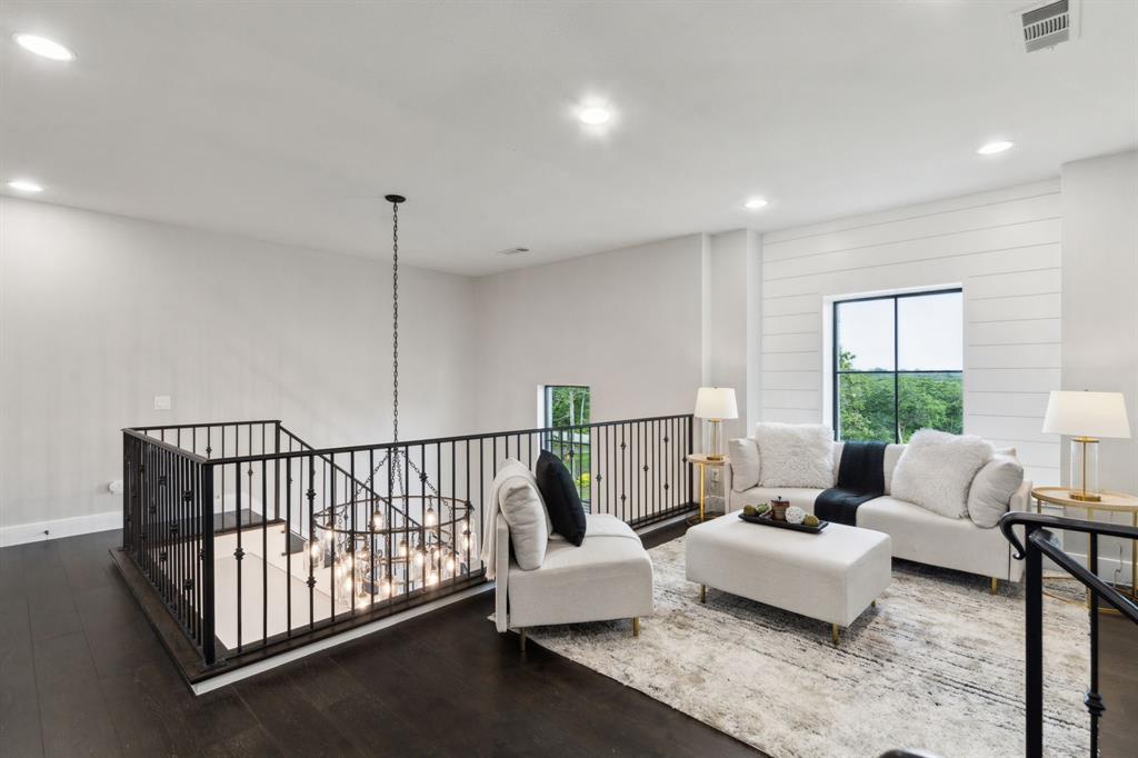 Emerald Sound At Lake Lewisvil - Residential