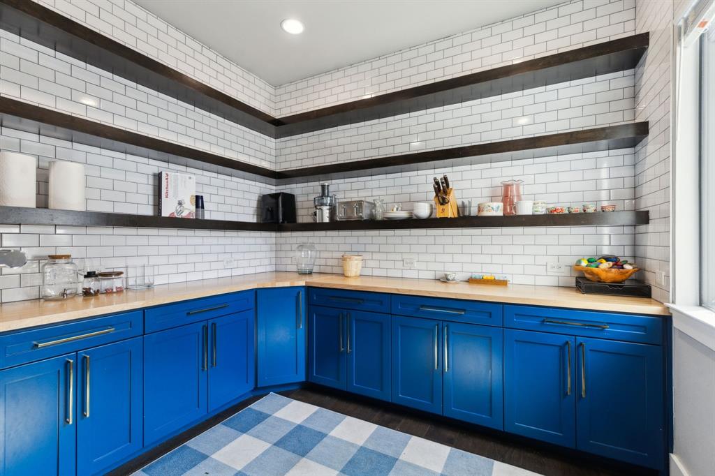 Emerald Sound At Lake Lewisvil - Residential