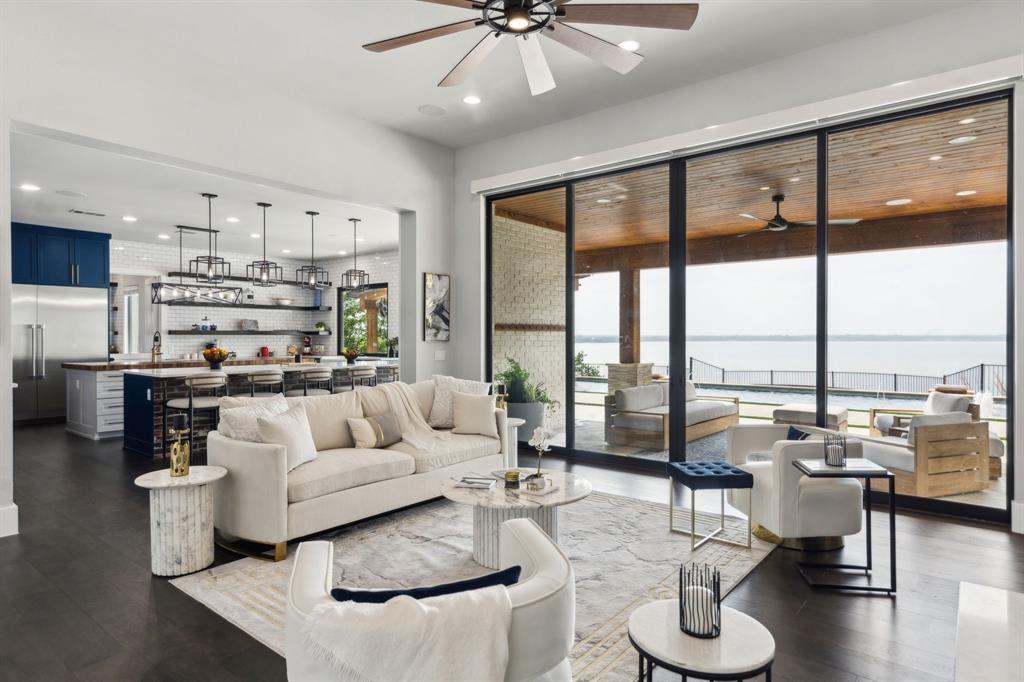 Emerald Sound At Lake Lewisvil - Residential