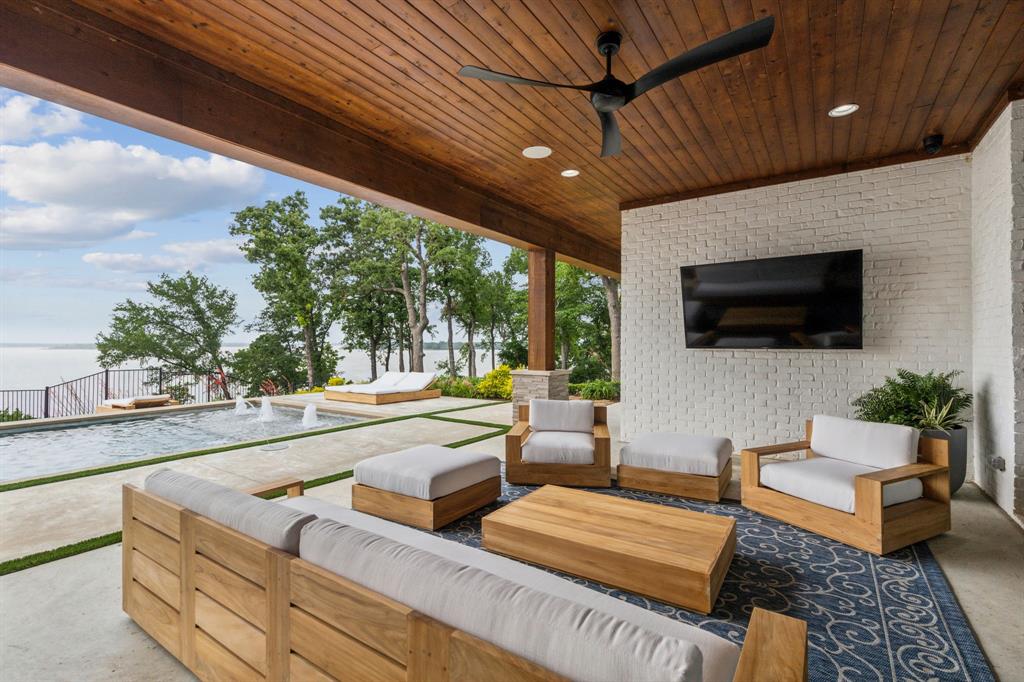 Emerald Sound At Lake Lewisvil - Residential