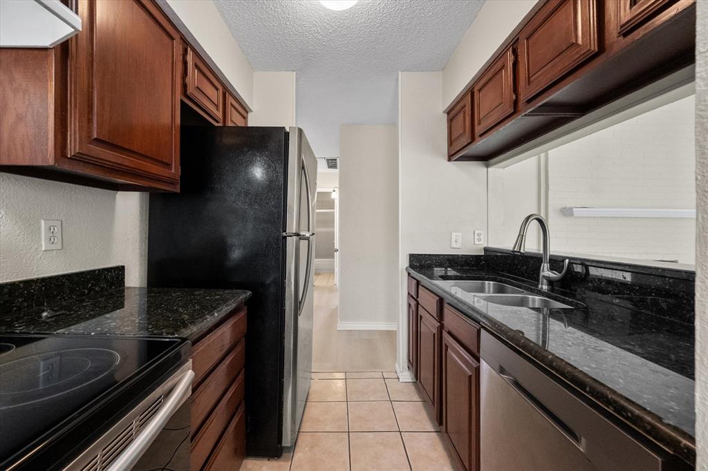 Cloisters Condo The - Residential