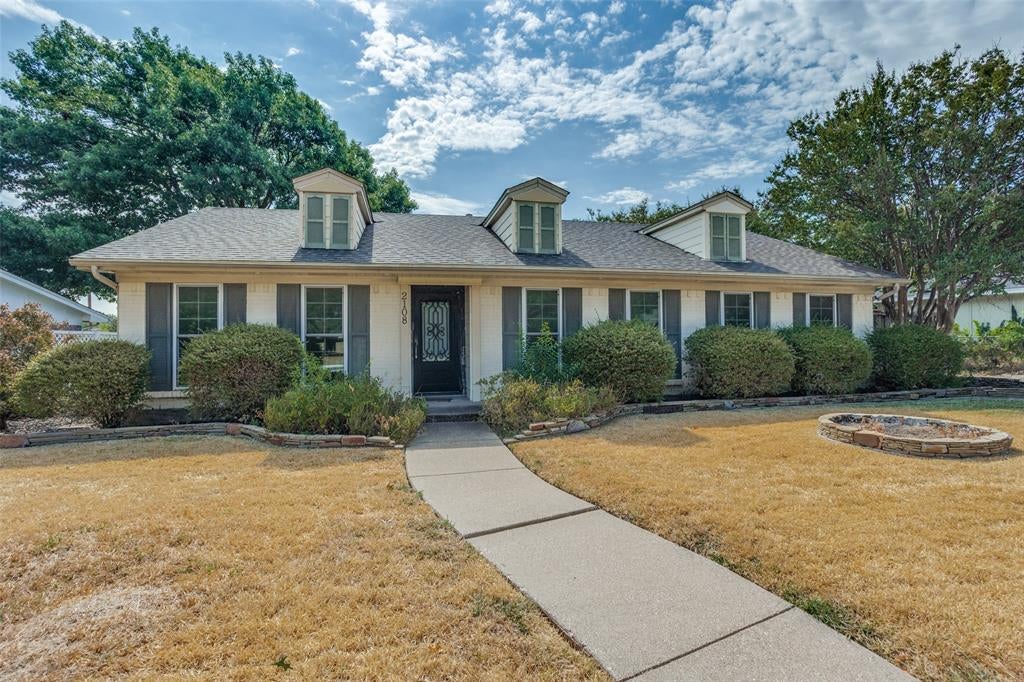 2108 Custer Parkway