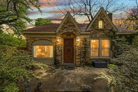 Photo of 2019 Oneal Street, Greenville, TX 75401 (MLS # 21223312)