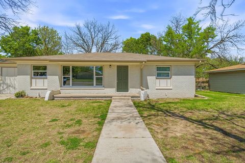 Photo of 1425 W Lingleville Road, Stephenville, TX 76401 (MLS # 21224564)