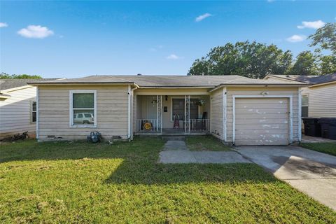 Photo of 1905 Bell Street, Waco, TX 76711 (MLS # 21283492)