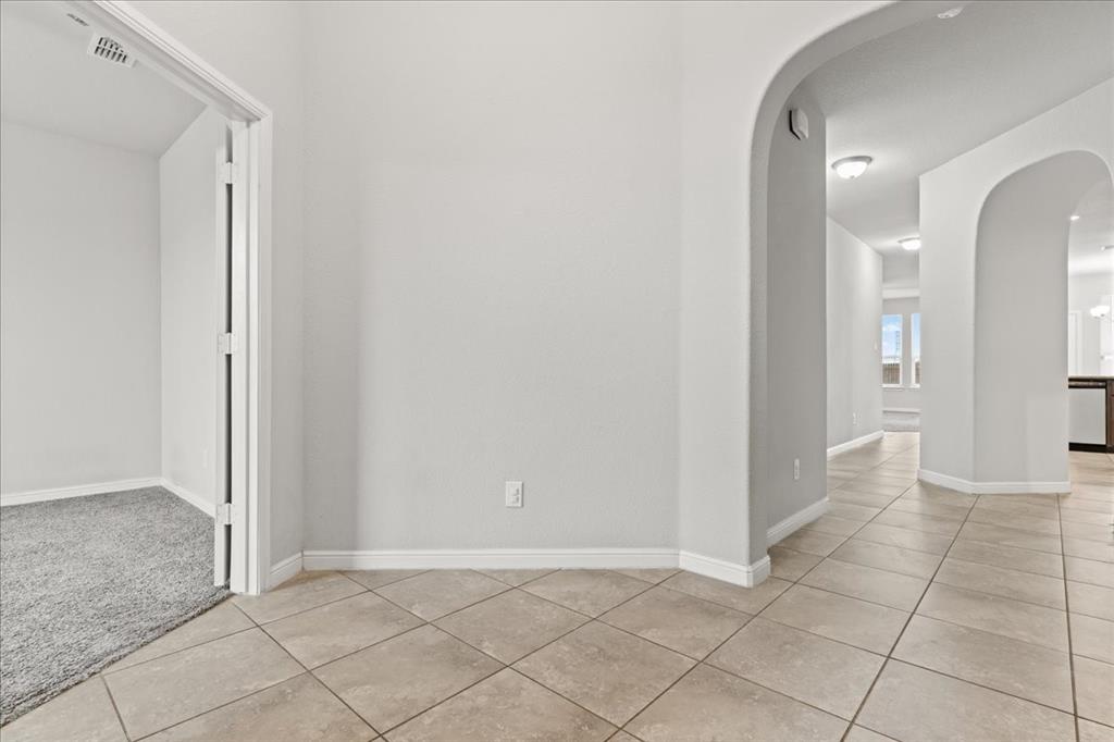 1117 Scotney Lane