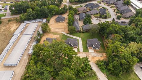 A home in Lindale