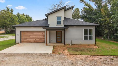 A home in Lindale