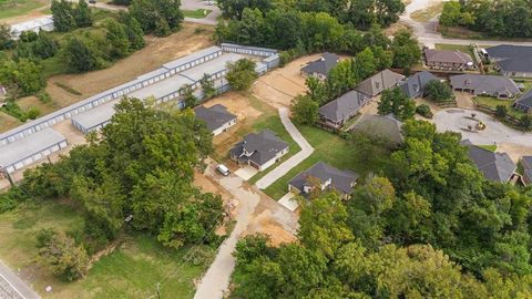 A home in Lindale