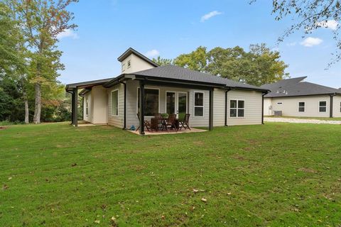 A home in Lindale