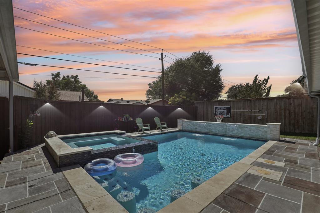 Glenbrook Mdws 7 - Residential