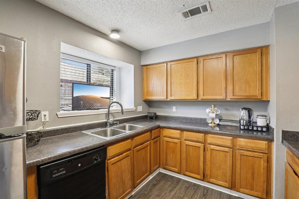 Glenbrook Mdws 7 - Residential