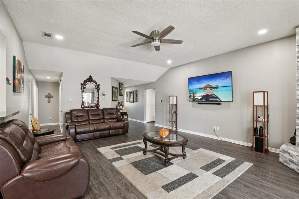 Glenbrook Mdws 7 - Residential