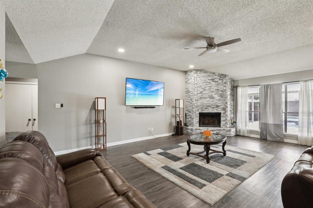 Glenbrook Mdws 7 - Residential