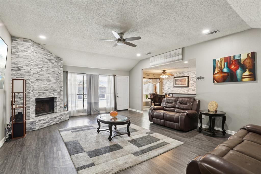 Glenbrook Mdws 7 - Residential