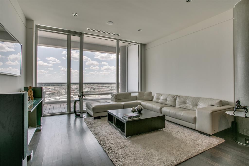2408 Victory Park Lane 1142